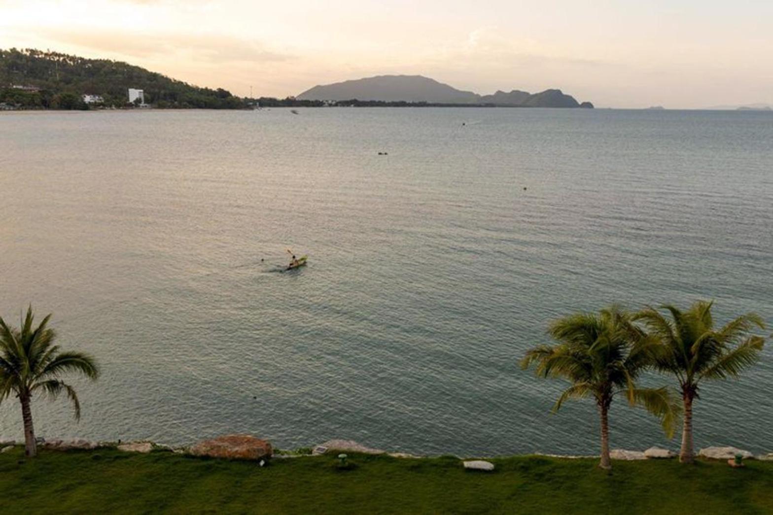 X-Sea Khanom Harbor Bay Resort Bagian luar foto