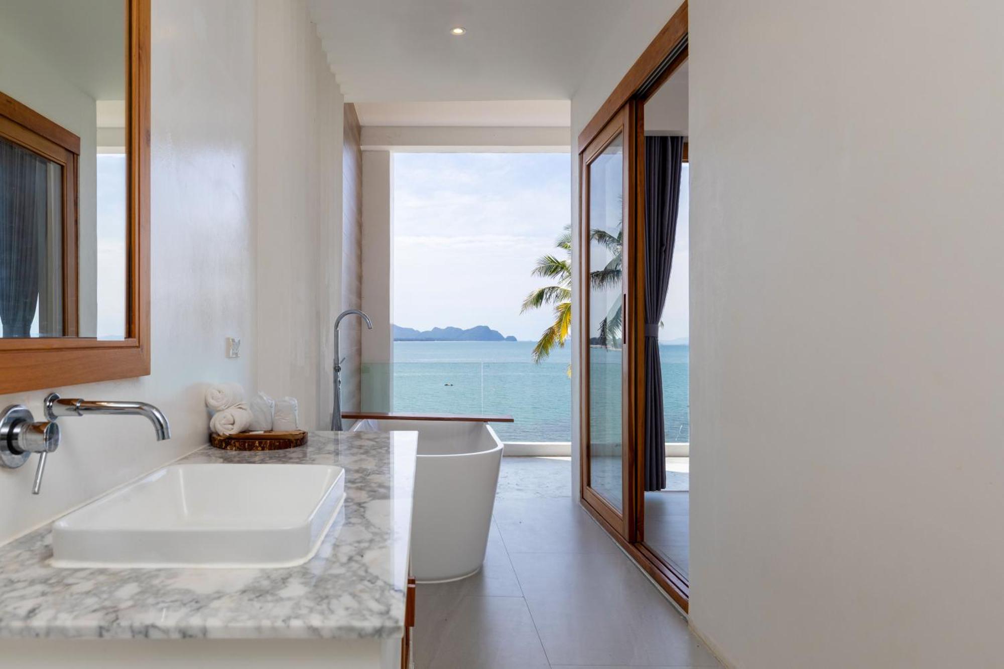 X-Sea Khanom Harbor Bay Resort Bagian luar foto